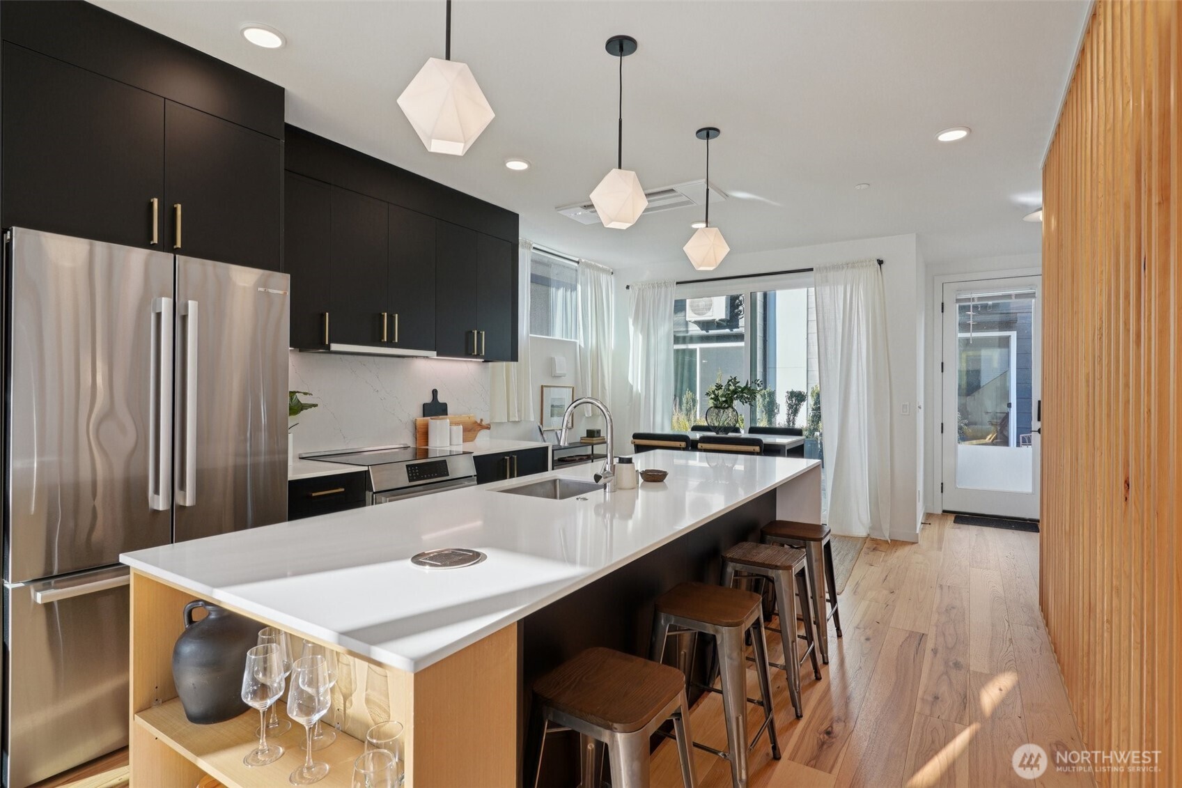 515 Howe Seattle WA 98109