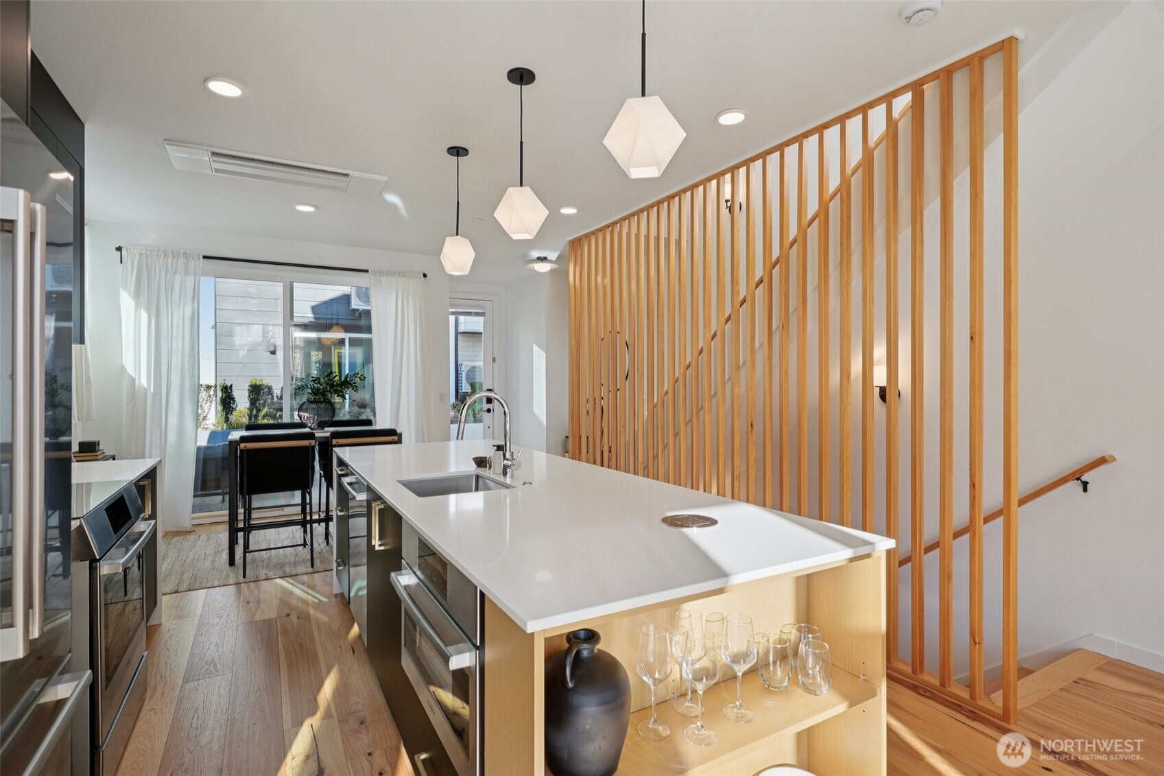 515 Howe Seattle WA 98109