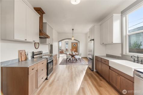 915 Eklund Avenue Hoquiam WA 98550