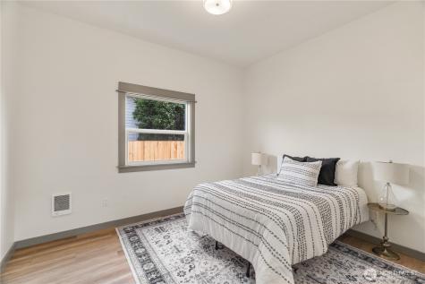 915 Eklund Avenue Hoquiam WA 98550