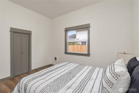 915 Eklund Avenue Hoquiam WA 98550