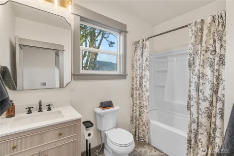 915 Eklund Avenue Hoquiam WA 98550