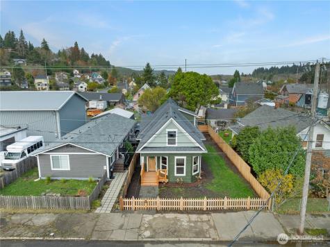 915 Eklund Avenue Hoquiam WA 98550