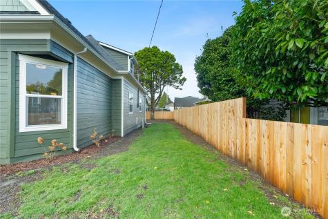 915 Eklund Avenue Hoquiam WA 98550