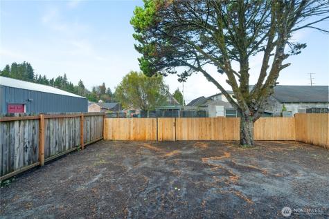 915 Eklund Avenue Hoquiam WA 98550