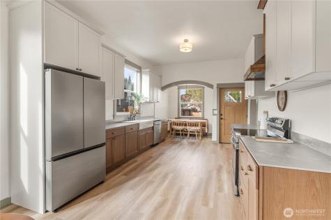 915 Eklund Avenue Hoquiam WA 98550