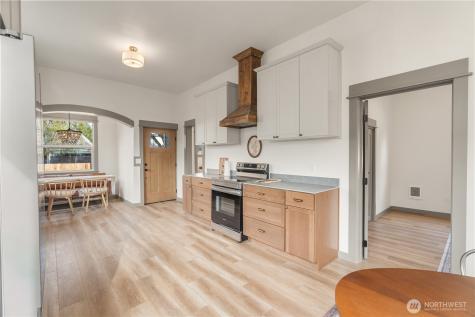 915 Eklund Avenue Hoquiam WA 98550