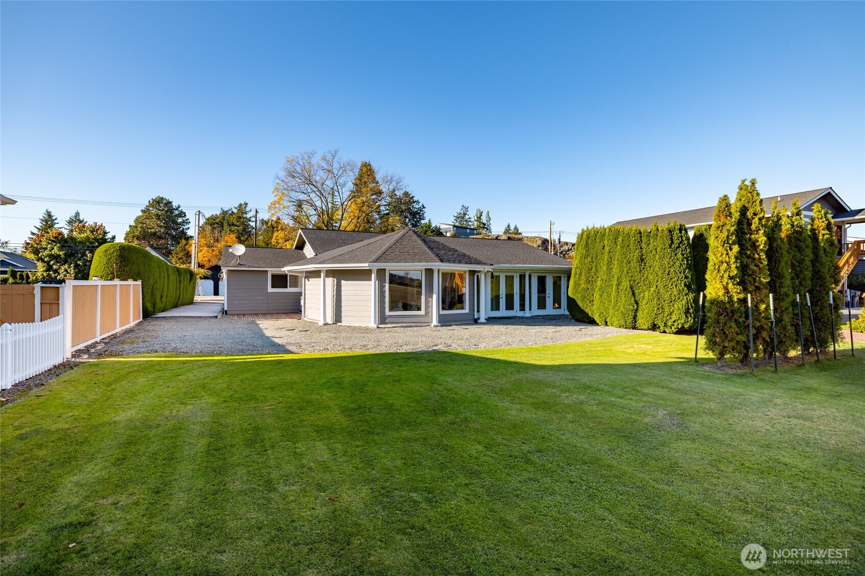 733 Maple Avenue La Conner WA 98257