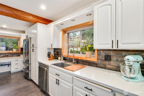12528 Clear Lake North Road E Eatonville WA 98328