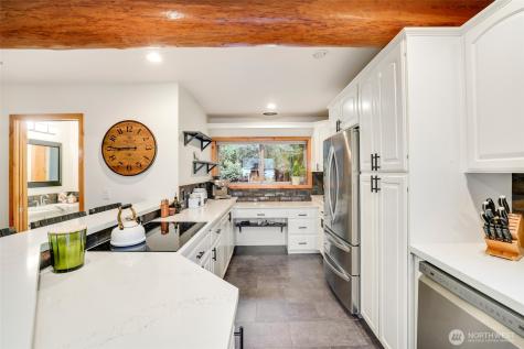 12528 Clear Lake North Road E Eatonville WA 98328