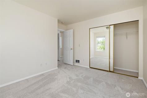 45 N Oak Harbor Street Oak Harbor WA 98277
