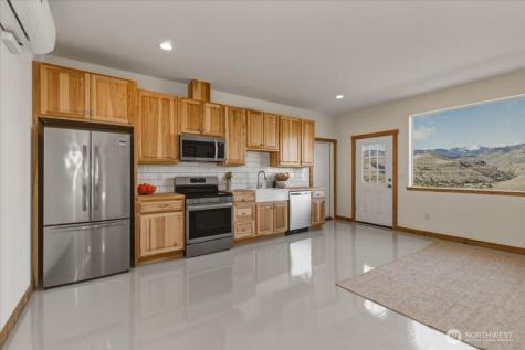 2 Island View Lane Methow WA 98834