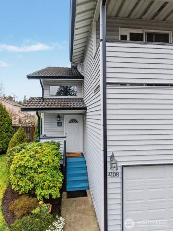 4108 NE 6th Place Renton WA 98059