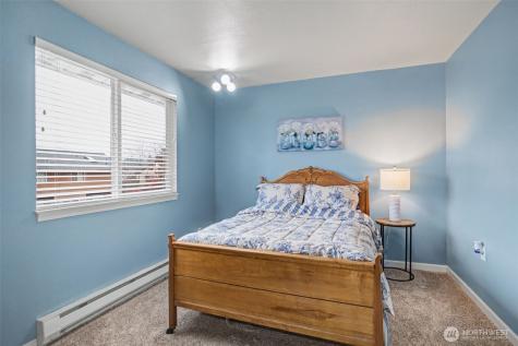 4108 NE 6th Place Renton WA 98059