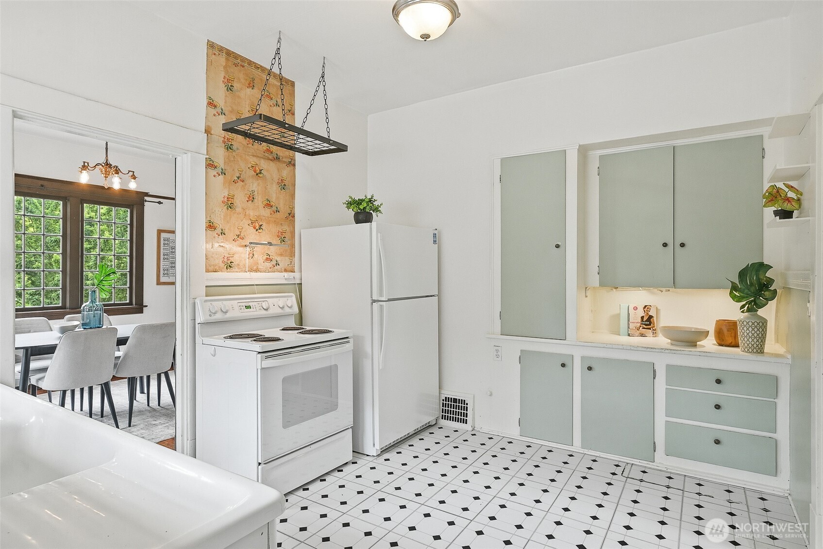 4651 1st Avenue NE Seattle WA 98105