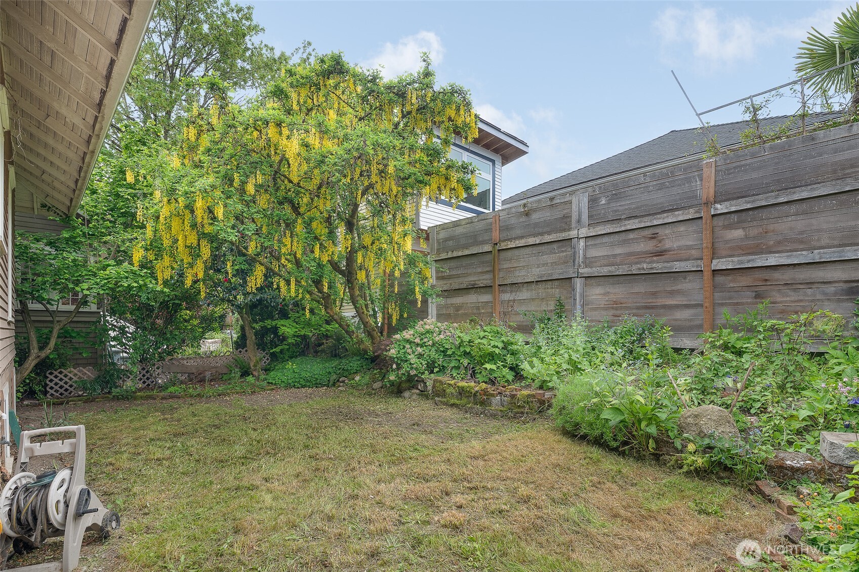 4651 1st Avenue NE Seattle WA 98105