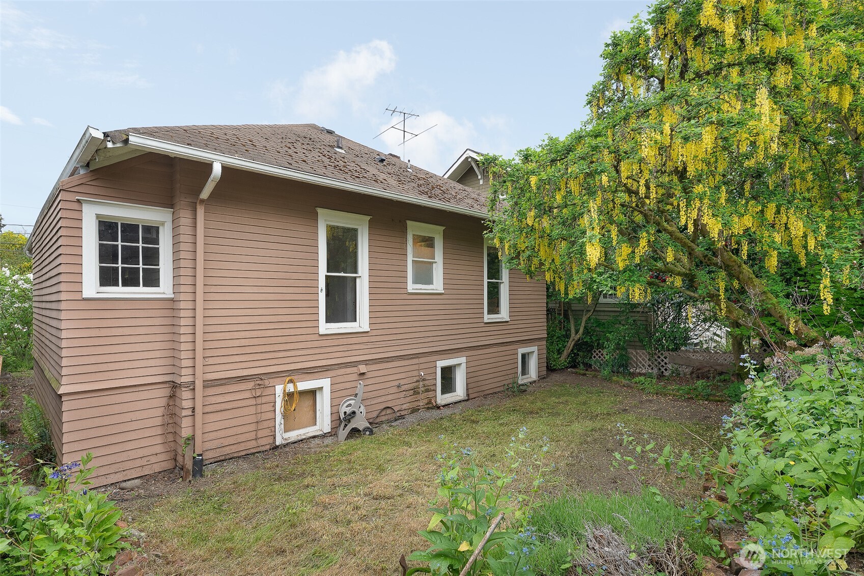4651 1st Avenue NE Seattle WA 98105
