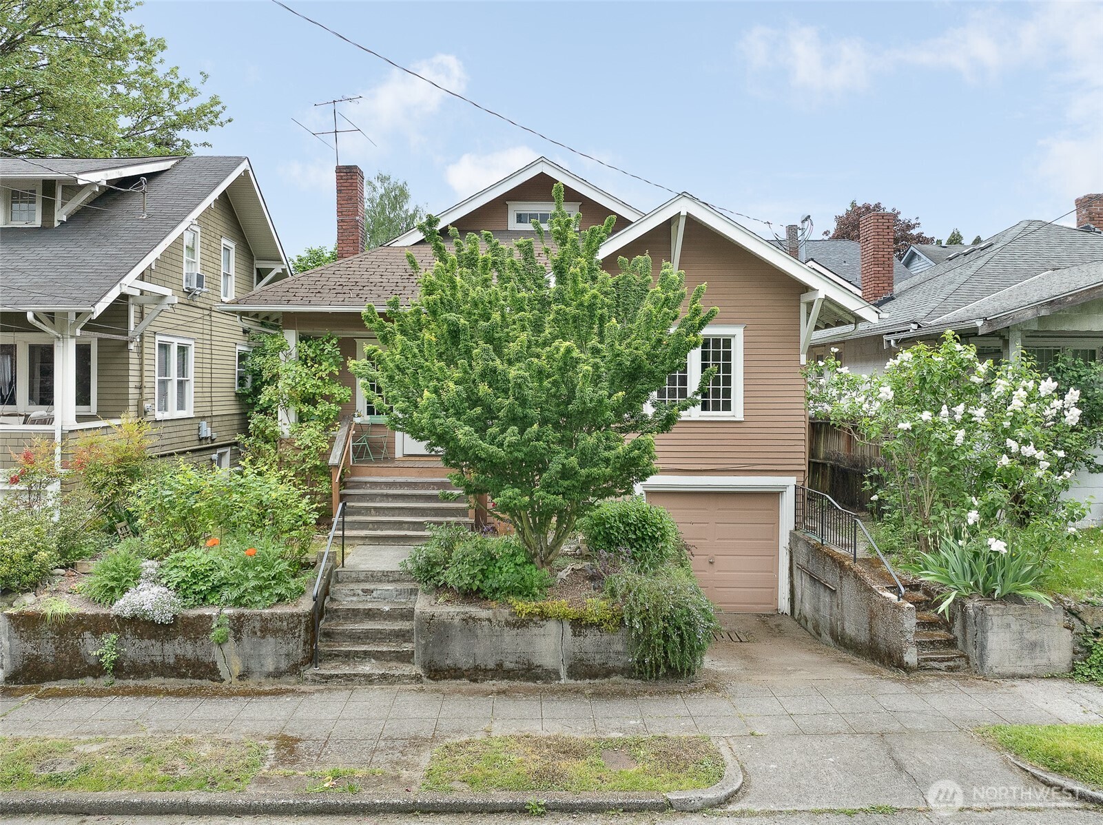 4651 1st Avenue NE Seattle WA 98105