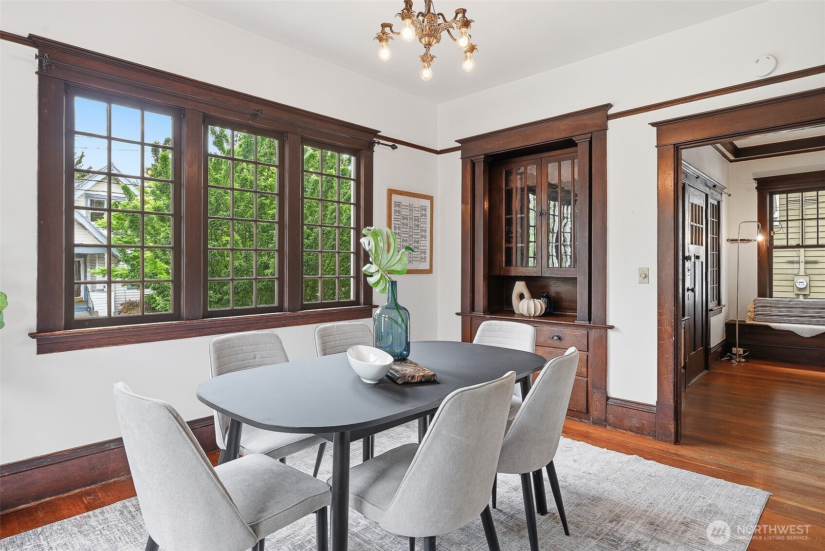 4651 1st Avenue NE Seattle WA 98105