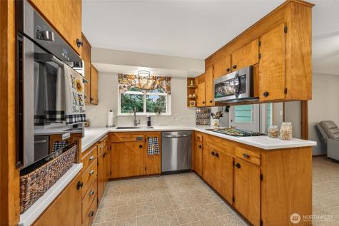 807 Jefferson Avenue NE Renton WA 98056