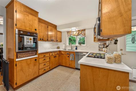 807 Jefferson Avenue NE Renton WA 98056