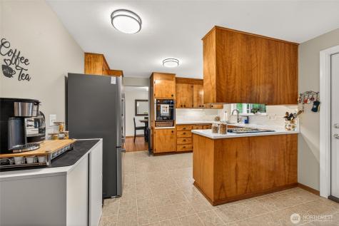 807 Jefferson Avenue NE Renton WA 98056