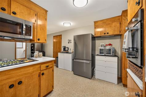 807 Jefferson Avenue NE Renton WA 98056