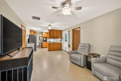 807 Jefferson Avenue NE Renton WA 98056