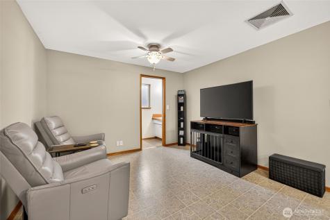 807 Jefferson Avenue NE Renton WA 98056
