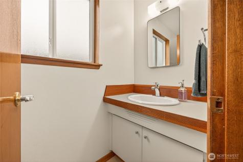 807 Jefferson Avenue NE Renton WA 98056