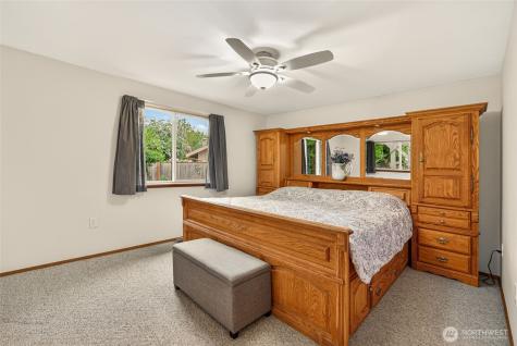 807 Jefferson Avenue NE Renton WA 98056