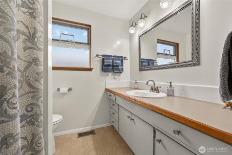807 Jefferson Avenue NE Renton WA 98056