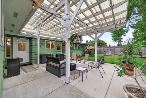 807 Jefferson Avenue NE Renton WA 98056