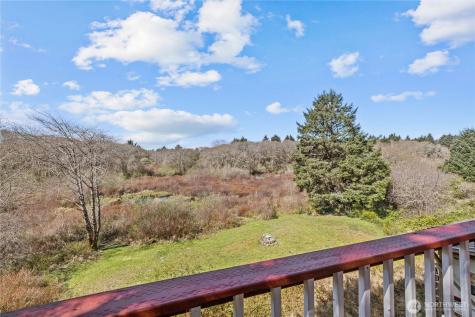 2543 State Route 109 Ocean Shores WA 98569