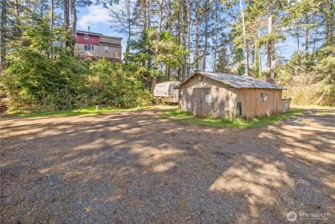 2543 State Route 109 Ocean Shores WA 98569