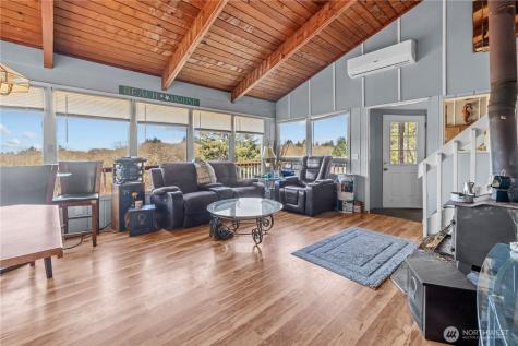 2543 State Route 109 Ocean Shores WA 98569