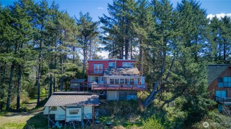 2543 State Route 109 Ocean Shores WA 98569