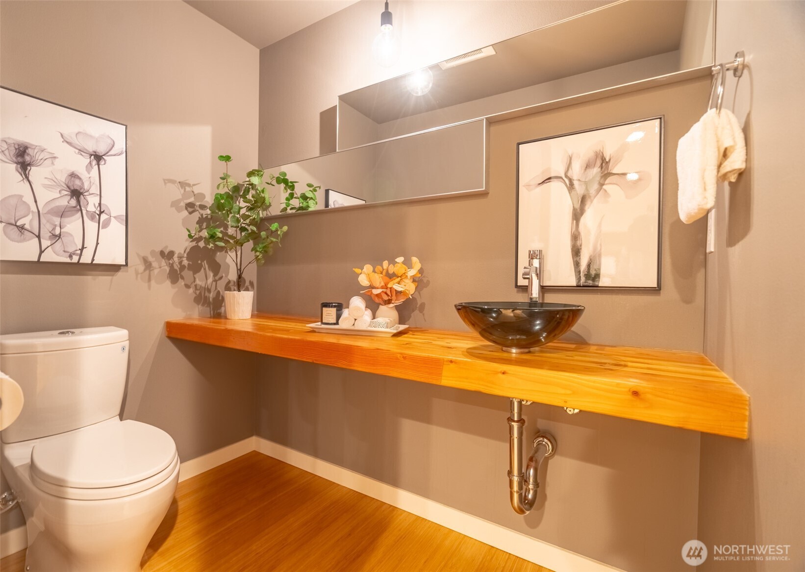 4413 Meridian Avenue N Seattle WA 98103