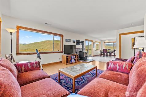 427 Rendezvous Road Winthrop WA 98862