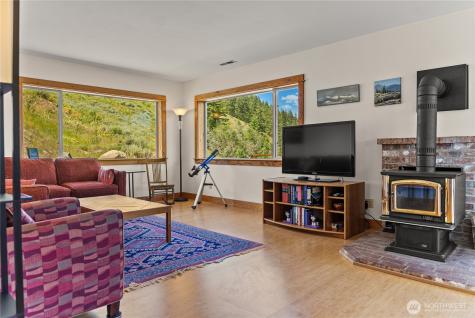 427 Rendezvous Road Winthrop WA 98862