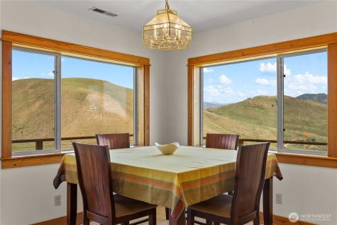 427 Rendezvous Road Winthrop WA 98862
