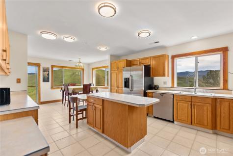 427 Rendezvous Road Winthrop WA 98862