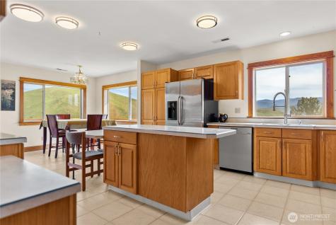 427 Rendezvous Road Winthrop WA 98862