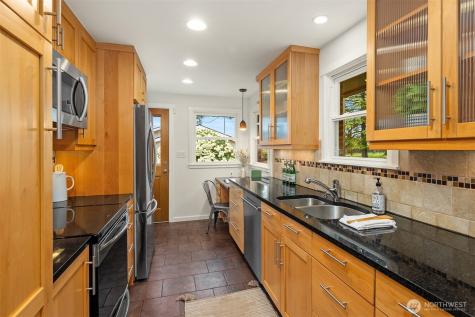 6857 44th Avenue NE Seattle WA 98115