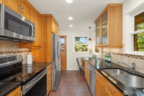 6857 44th Avenue NE Seattle WA 98115