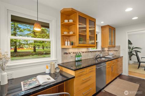 6857 44th Avenue NE Seattle WA 98115