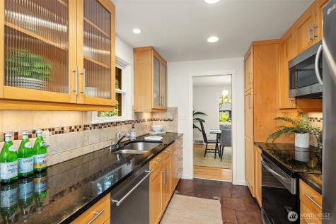 6857 44th Avenue NE Seattle WA 98115
