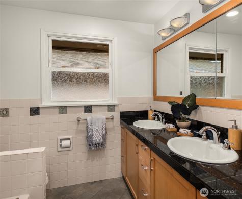 6857 44th Avenue NE Seattle WA 98115