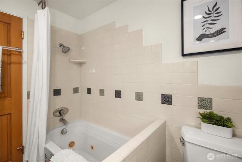 6857 44th Avenue NE Seattle WA 98115