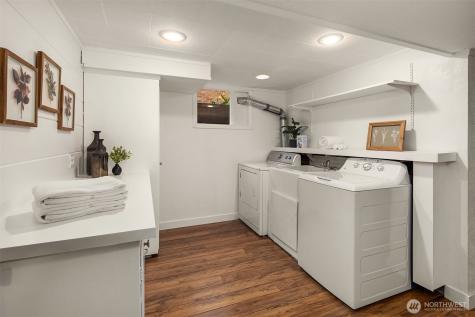 6857 44th Avenue NE Seattle WA 98115